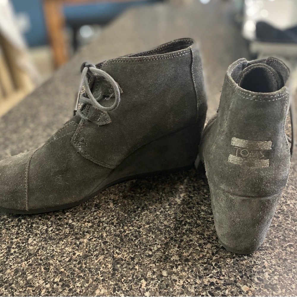 Toms Wedge